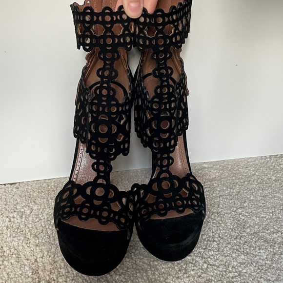 Alaia Lasercut suede sandals 40 EU 9 US - Picture 3 of 5